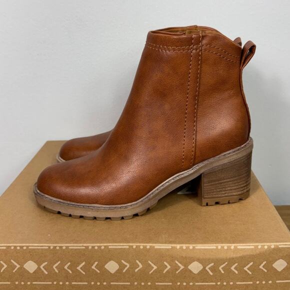 New Zodiac Women's Greyson Lug-Sole Boots in Cognac Faux Leather Women's Size 8 - Picture 3 of 9